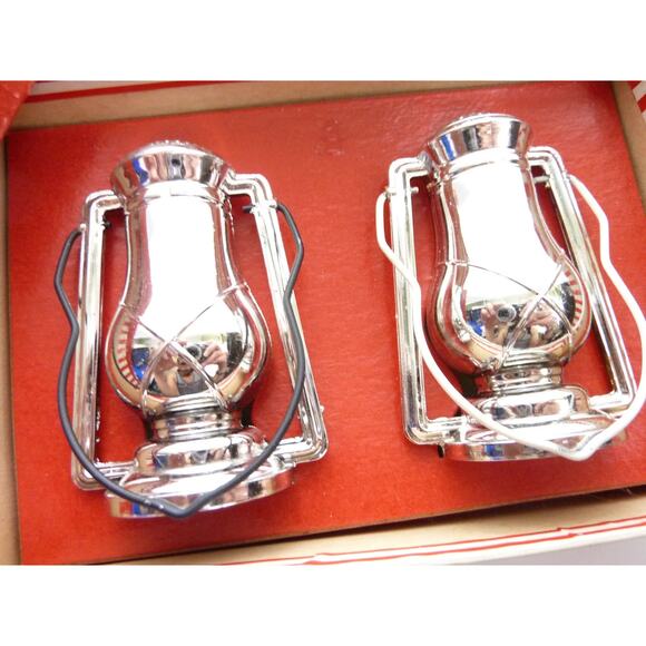 Vintage Retro Lanterns Salt and Pepper Shaker Set Adventure Camping Overland - Picture 2 of 4